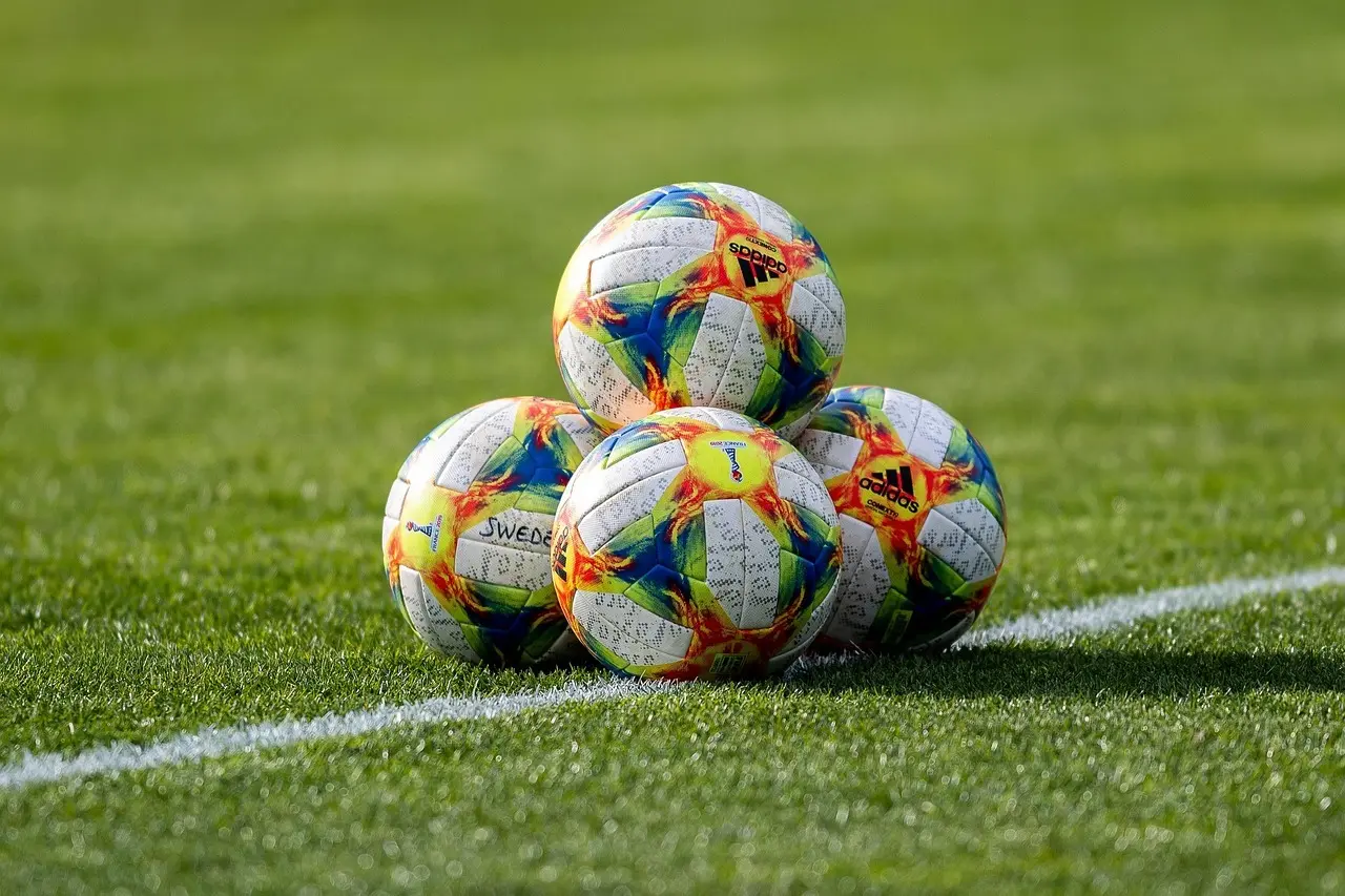Drama, debutanter og deciderende detaljer – sådan forløb første runde af League Two 2025/26