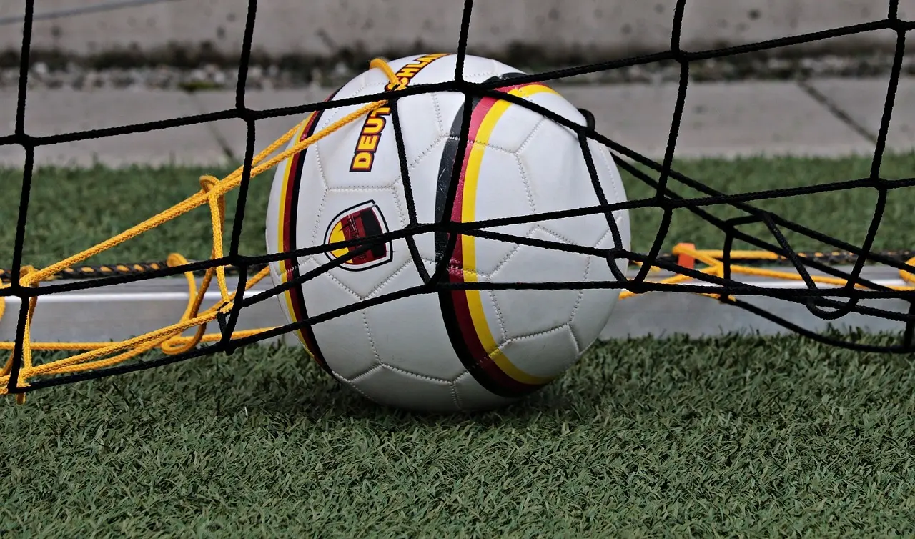 League One, runde 10: Kliniske udebanesejre, sene afgørelser og tætte opgør – fodboldengland.dk giver dig det fulde overblik
