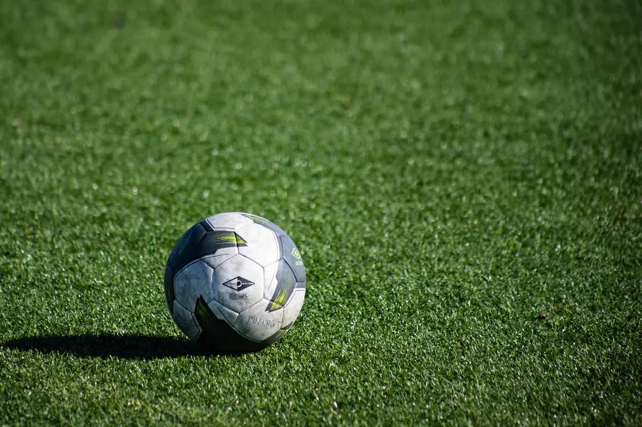 Drama i slutminutterne, sikre sejre og straffesparksafgørelser: League One, runde 43 i fuldt fokus