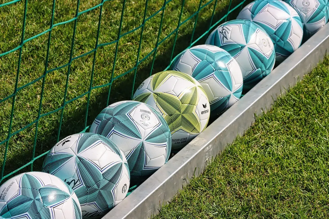 Drama, sene scoringer og klare udesejre: League Two, runde 46 samlet på fodboldengland.dk