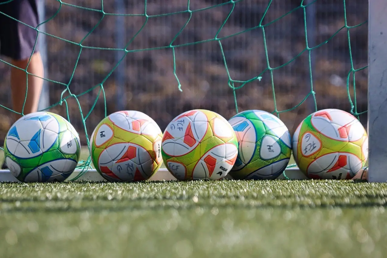 Drama, debutmål og disciplin – alt fra League Two Runde 2 2025/26