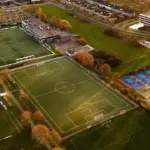 Intense dueller, sene afgørelser og et rødt kort: League One-runde med alt fra lokalbrag til straffesparksdrama