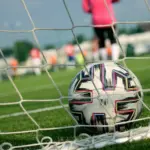 League One, runde 13: sene afgørelser, straffesparksdrama og knebne sejre over hele linjen