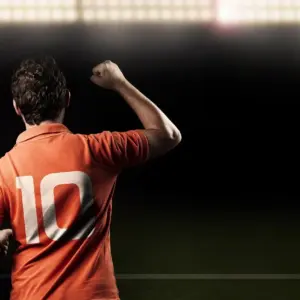 Premier League runde 27: sene afgørelser, dobbeltmålscorere og derbybrag satte kulør på weekenden