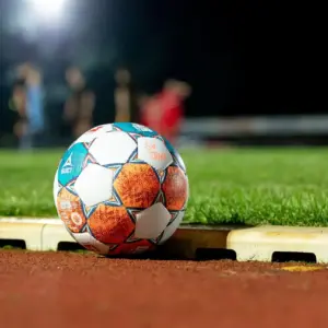 Runde 25 i Premier League 2025/26: City afgjorde på Anfield, Palmer-hattrick på Molineux og United nedlagde Spurs i ti mand