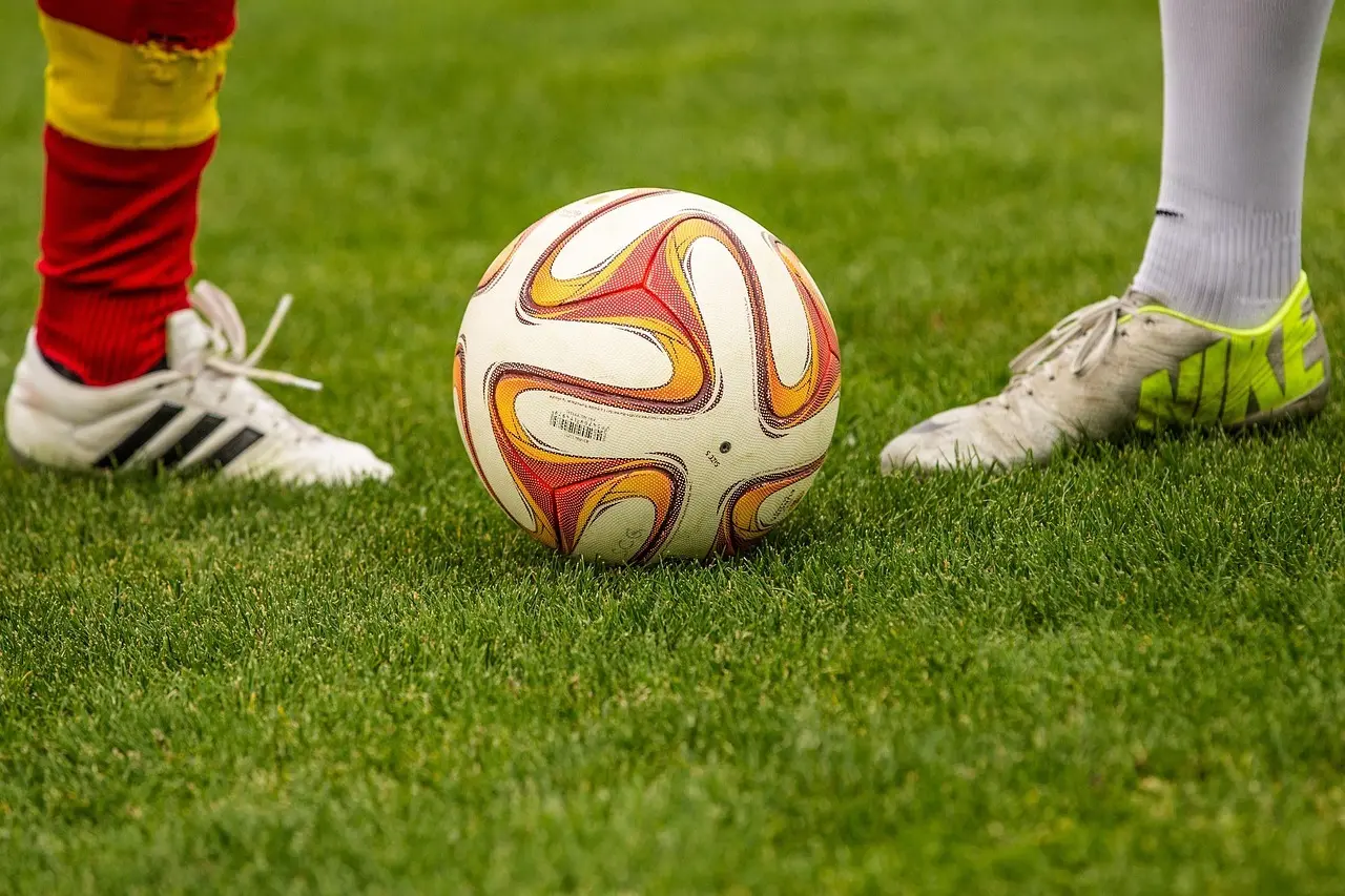 Sene comebacks, hattrick i Luton og knappe 1-0-sejre: Hele League One – runde 36