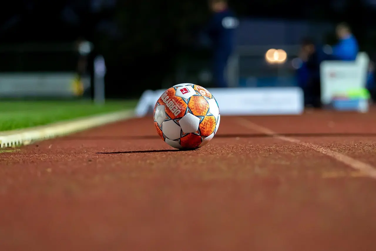 Sene straffespark, udligninger i overtiden og et hattrick: National League runde 27 leverede alt